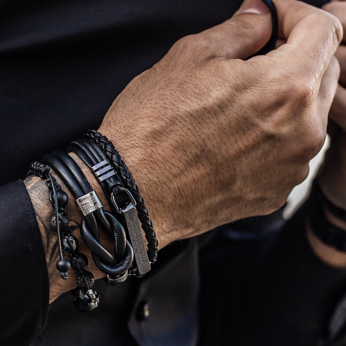 PULSEIRA EM COURO NÓ DIREITO