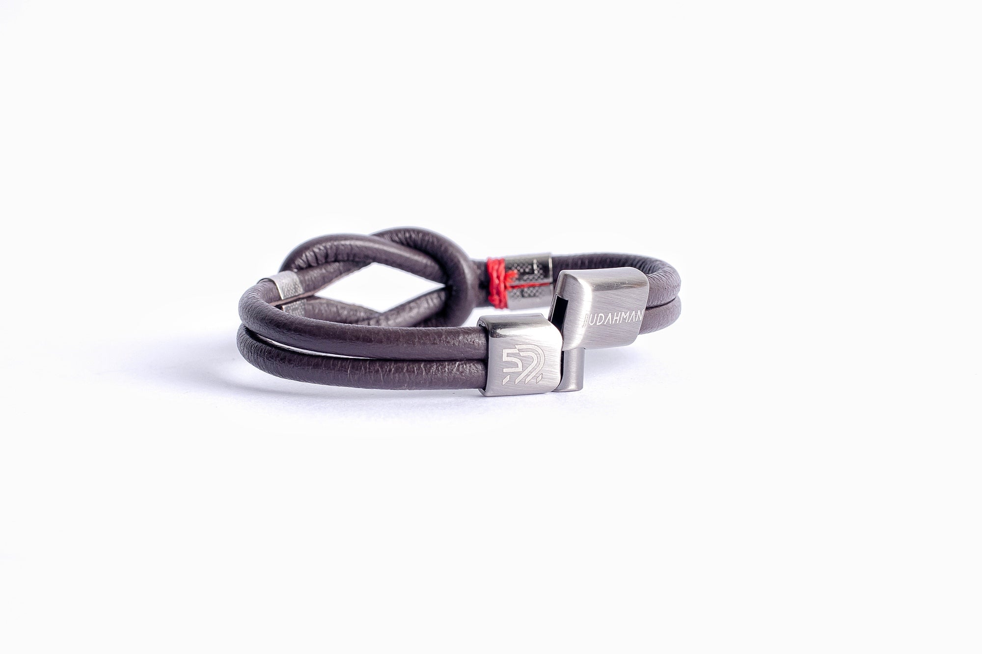 PULSEIRA EM COURO NÓ DIREITO