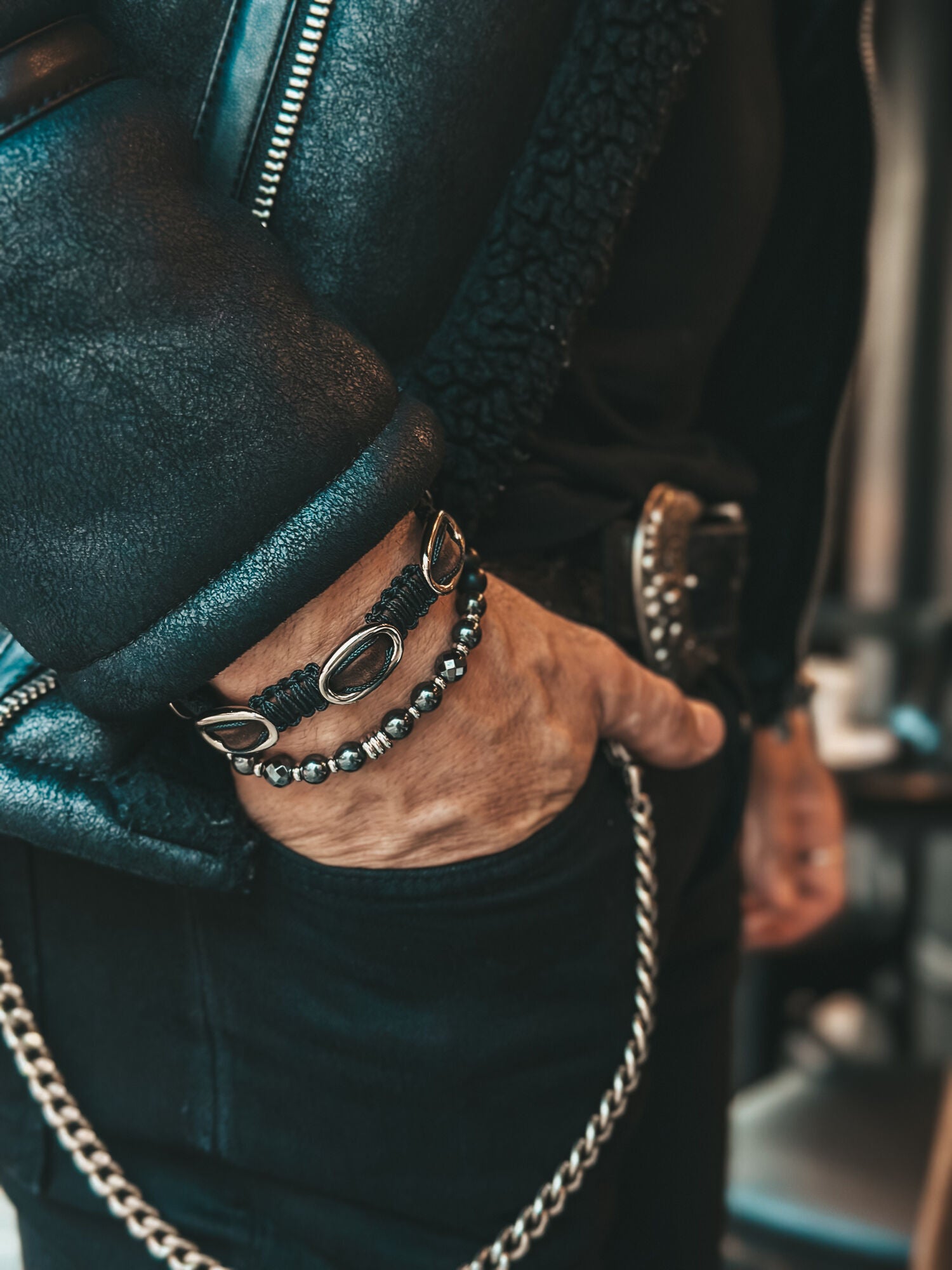 PULSEIRA FORZA EM COURO TABACO COM PRETO